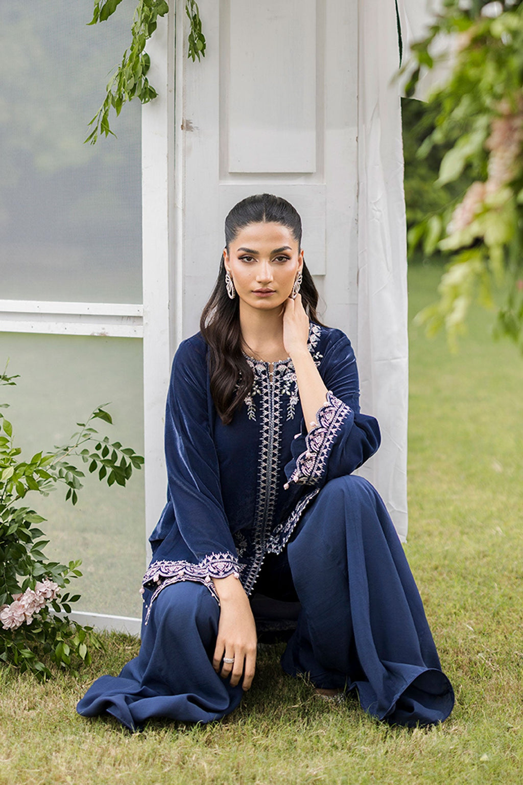 FW25DA-2834   GREY  2PCS  EMBROIDERED KURTA WITH TROUSER
