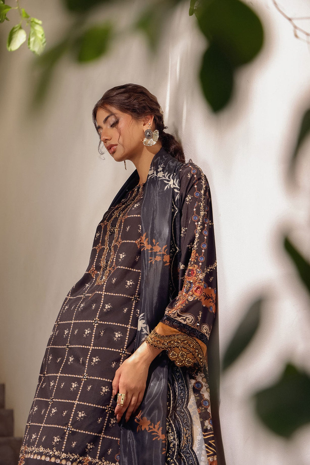 SS24DA-2511 BLACK 2PCS HAND EMBELLISHED  SHIRT WITH TROUSER