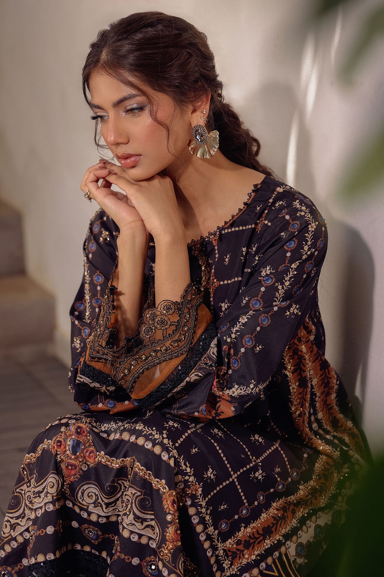 SS24DA-2511 BLACK 2PCS HAND EMBELLISHED  SHIRT WITH TROUSER