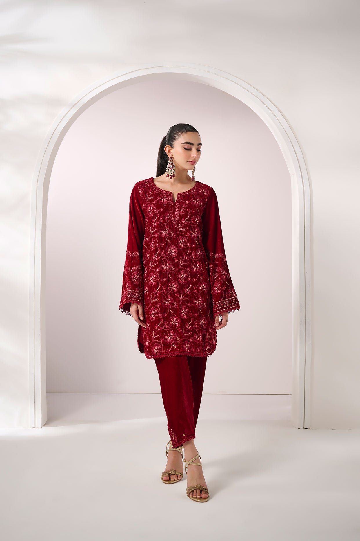 FW24DA-2624   MAROON  2PCS  EMBROIDERED KURTA WITH TROUSER