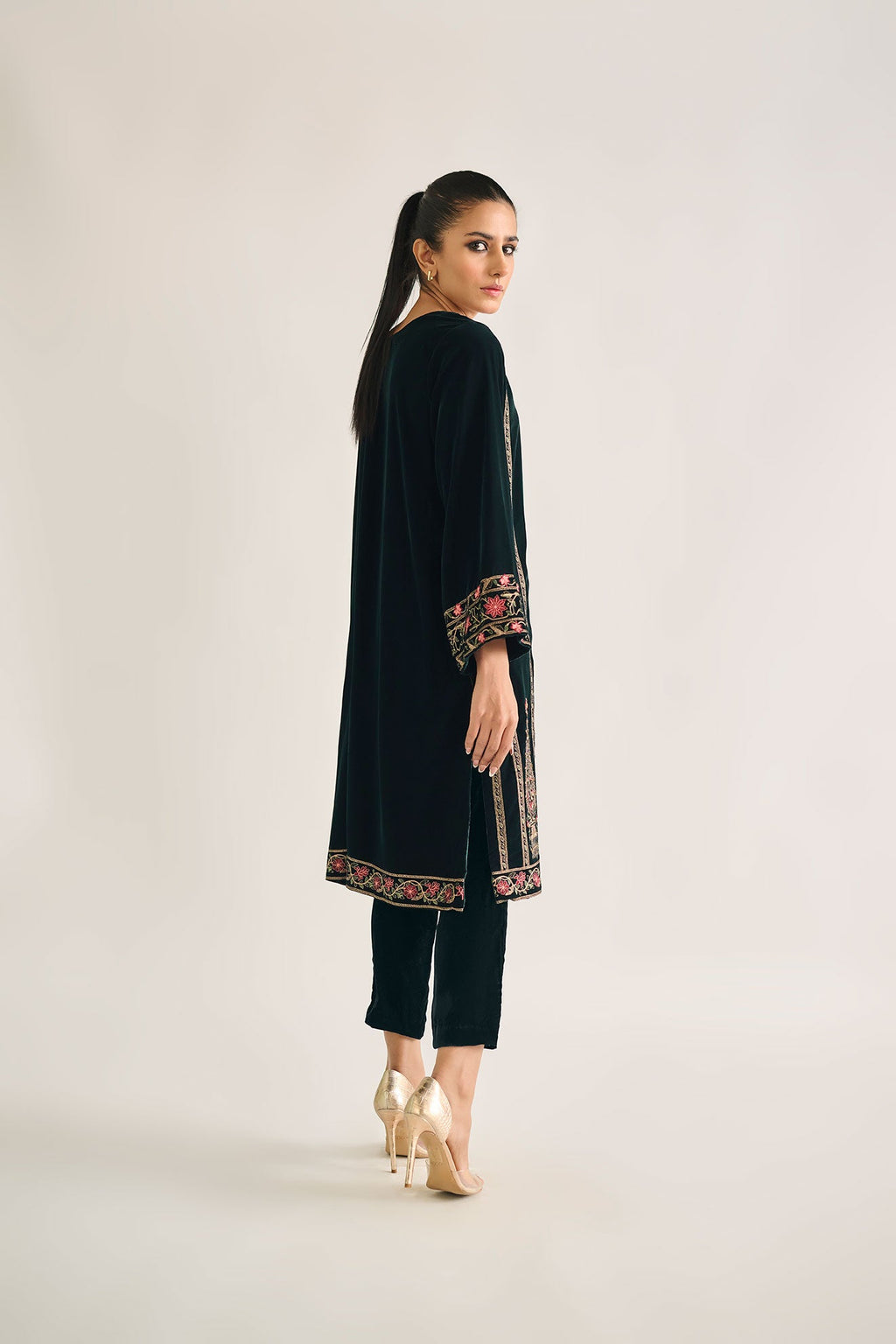 DA-1715 GREEN EMBROIDERED KURTA