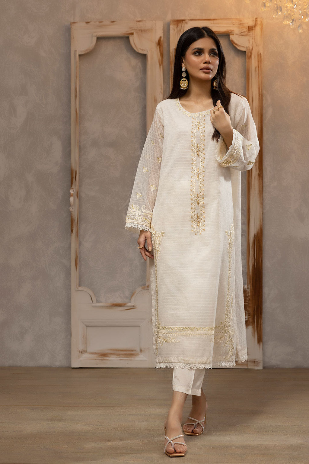 DA-2051 OFFWHITE EMBROIDERED KURTA