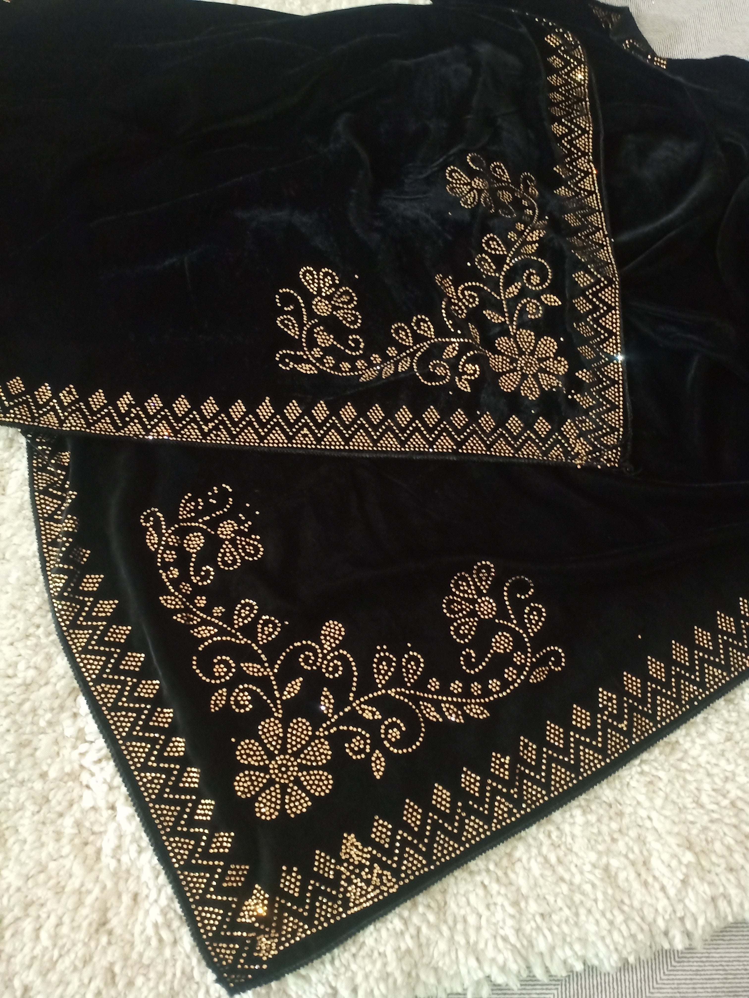 Velvet shawl