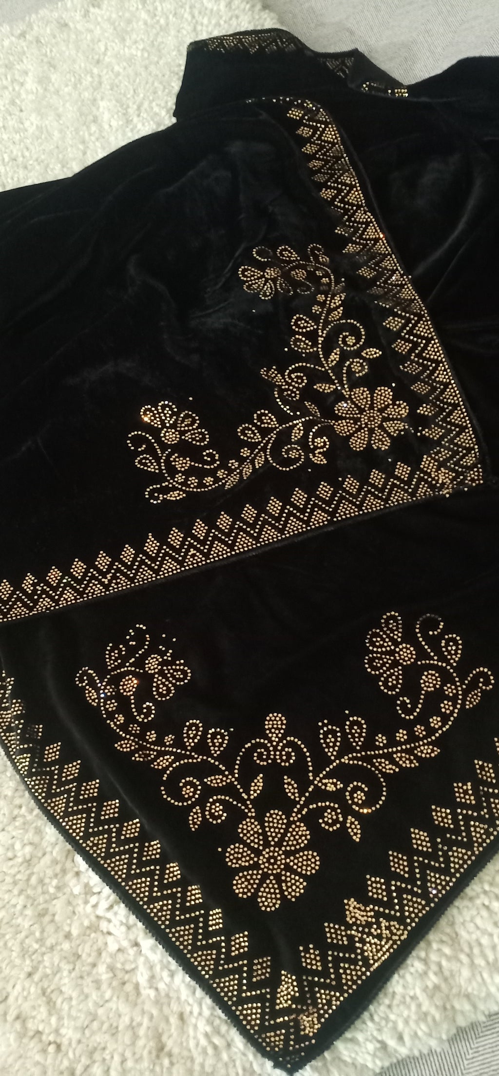Velvet shawl