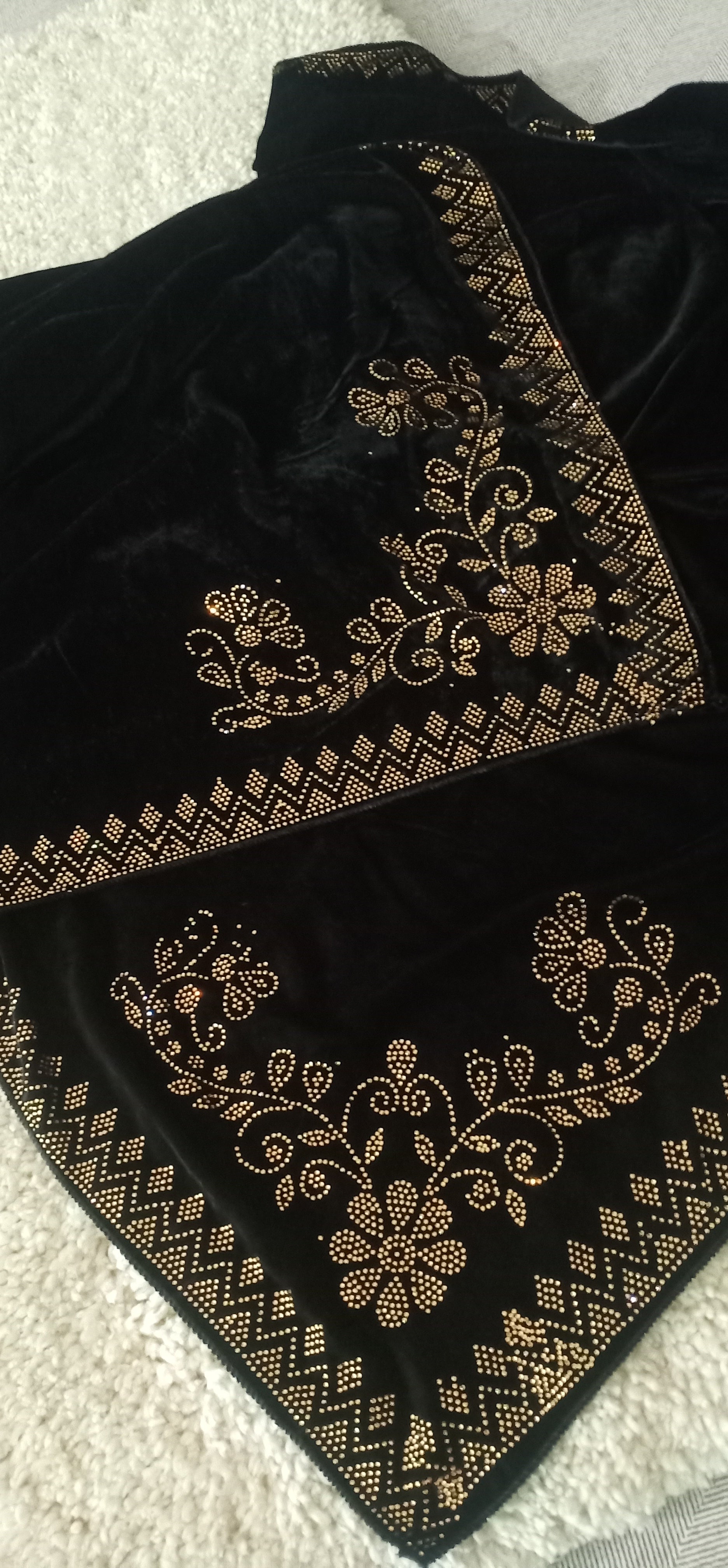 Velvet shawl